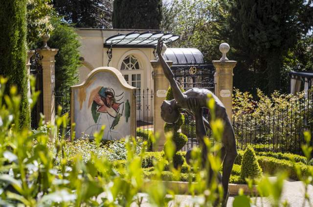 jardin avec statue à la Villa Gallici, hôtel 5 étoiles à Aix-en-Provence