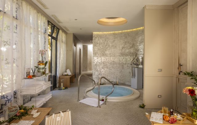 jacuzzi de la Villa Gallici, hôtel 5 étoiles à Aix-en-Provence