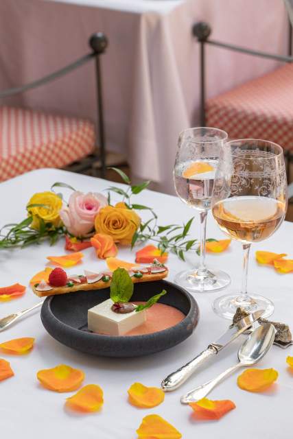 Table avec plat du restaurant de la Villa Gallici, hôtel 5 étoiles à Aix-en-Provence