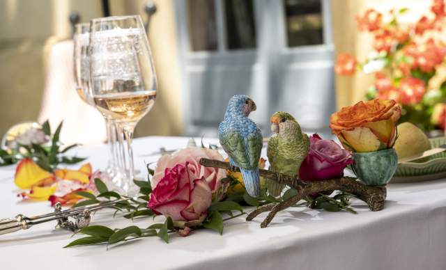 Table avec décorations, au restaurant de la Villa Gallici, hôtel 5 étoiles à Aix-en-Provence